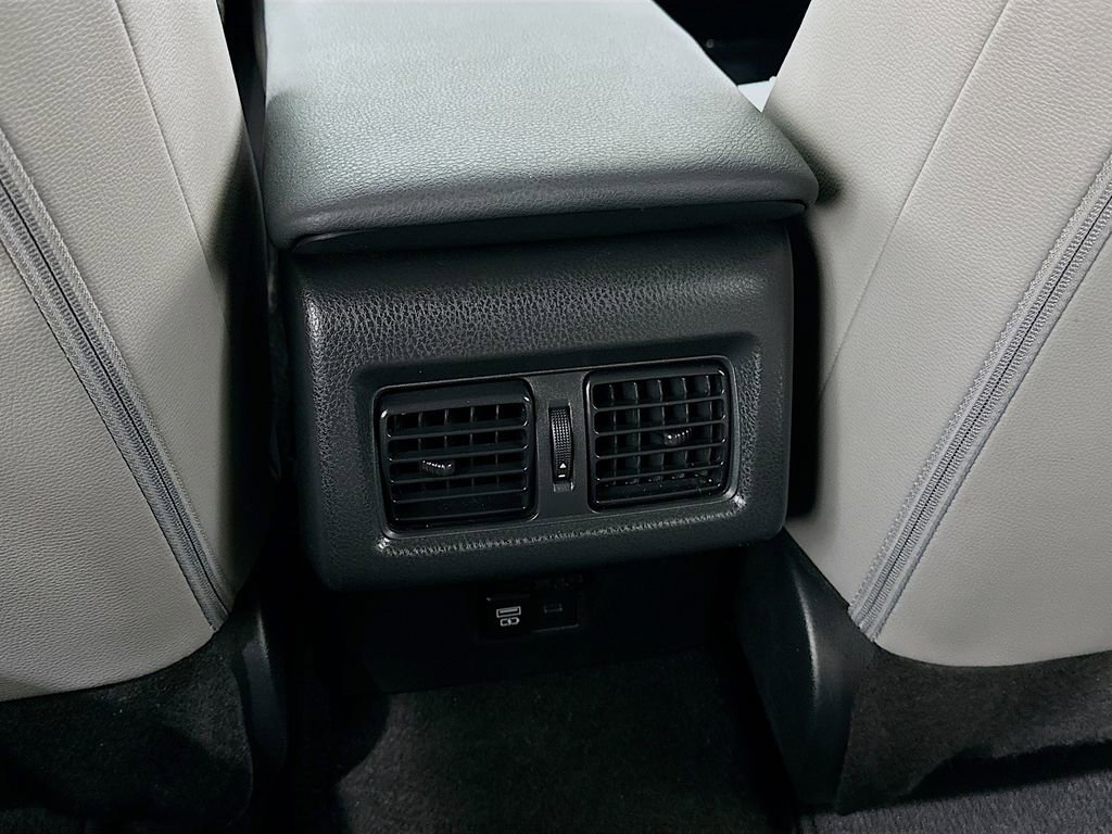 Used 2025 Toyota Camry SE w/ Convenience Package image 24