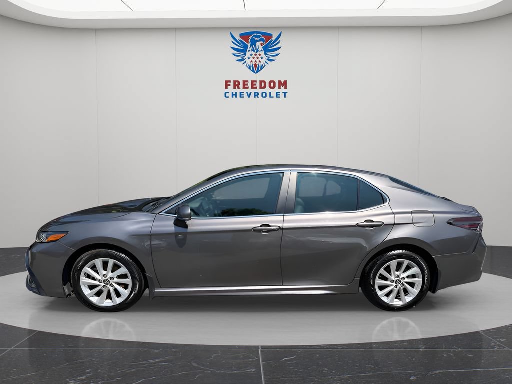 Used 2024 Toyota Camry SE FWD image 3