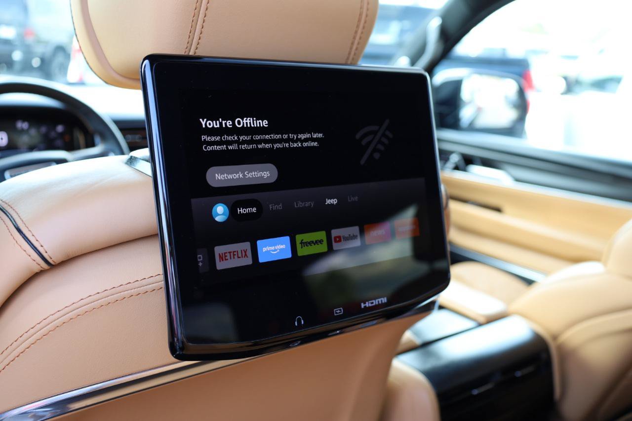 Used 2025 Jeep Grand Wagoneer Series III w/ Rear Seat Video Group 1 AWD/4WD image 19
