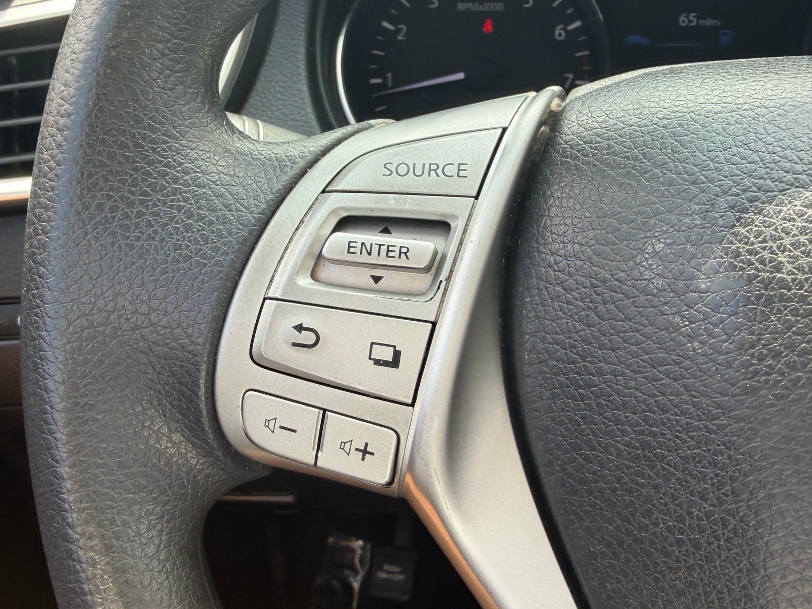 Used 2016 Nissan Rogue S FWD image 28