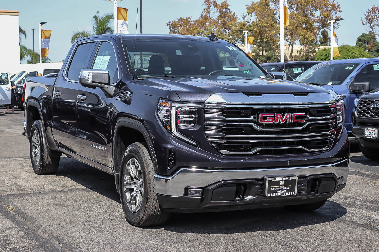 Used 2025 GMC Sierra 1500 SLT AWD/4WD image 3