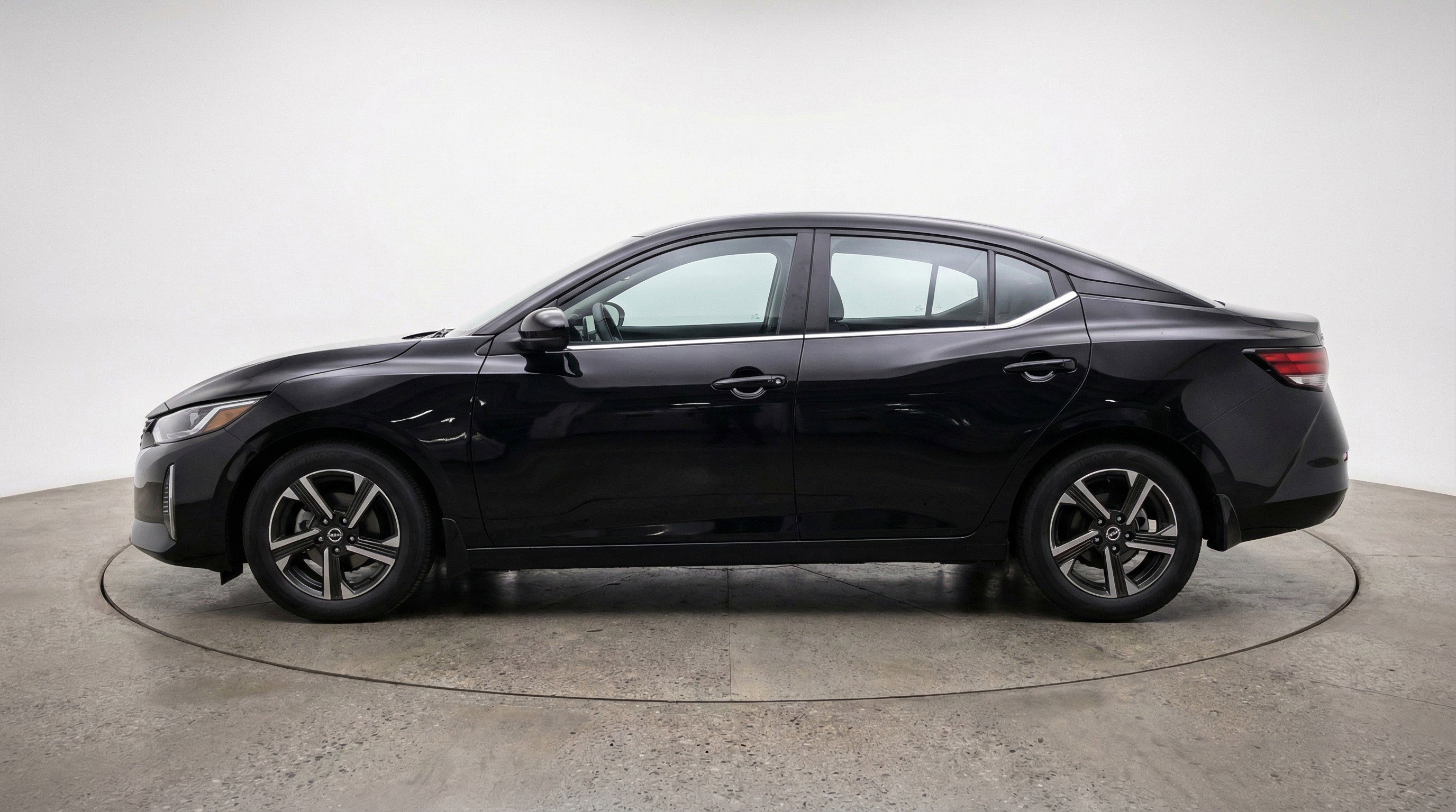 Used 2025 Nissan Sentra SV FWD image 5