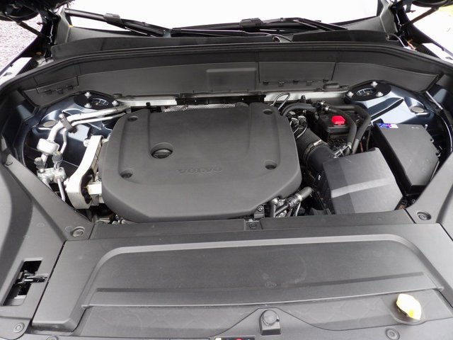 Certified 2025 Volvo XC90 B6 Plus image 30