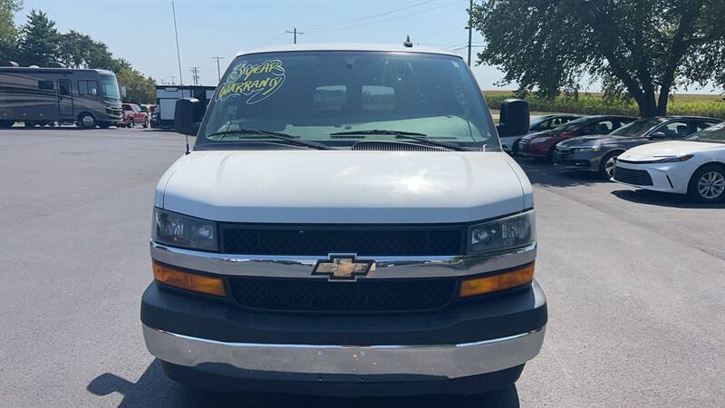 Used 2018 Chevrolet Express 3500 LT w/ LT Preferred Equipment Group RWD image 3