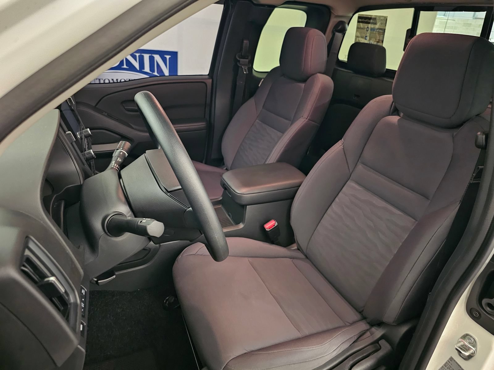 Used 2025 Nissan Frontier S AWD/4WD image 5