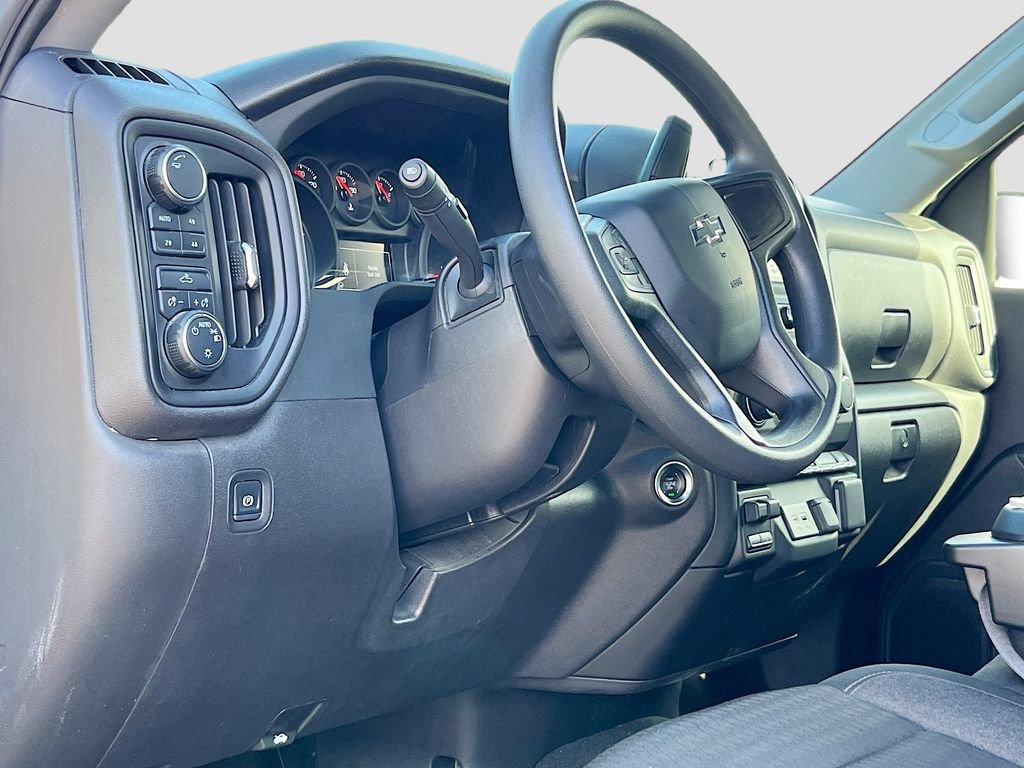 Used 2024 Chevrolet Silverado 1500 Custom Trail Boss w/ LPO, Dark Essentials Package AWD/4WD image 9