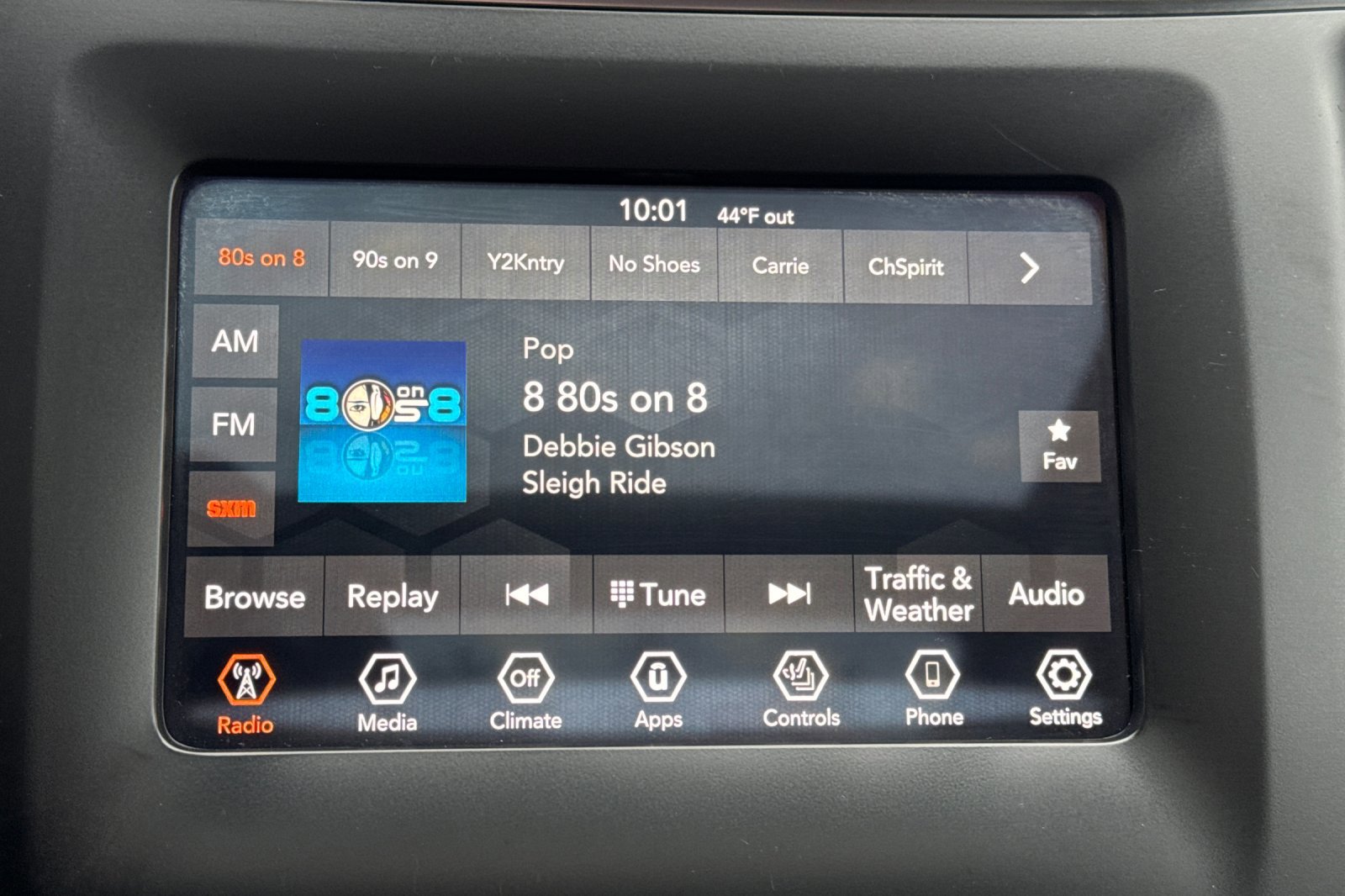 Used 2020 Jeep Cherokee Latitude Plus w/ Comfort/Convenience Group image 18