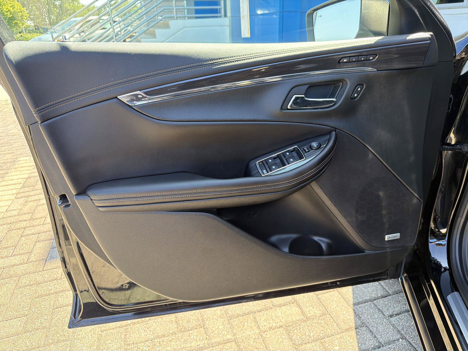 Used 2018 Chevrolet Impala Premier w/ Premier Confidence Package FWD image 13