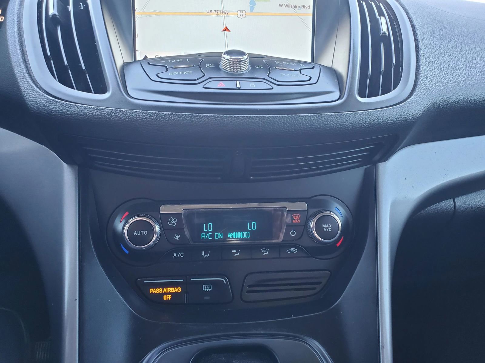 Used 2016 Ford Escape SE w/ SE Chrome Package FWD image 17