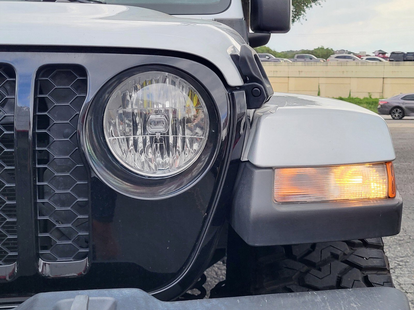 Used 2023 Jeep Gladiator Willys AWD/4WD image 11