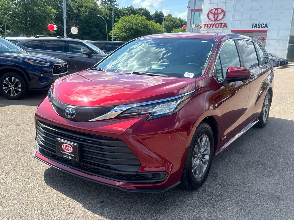 Used 2021 Toyota Sienna LE AWD/4WD image 3