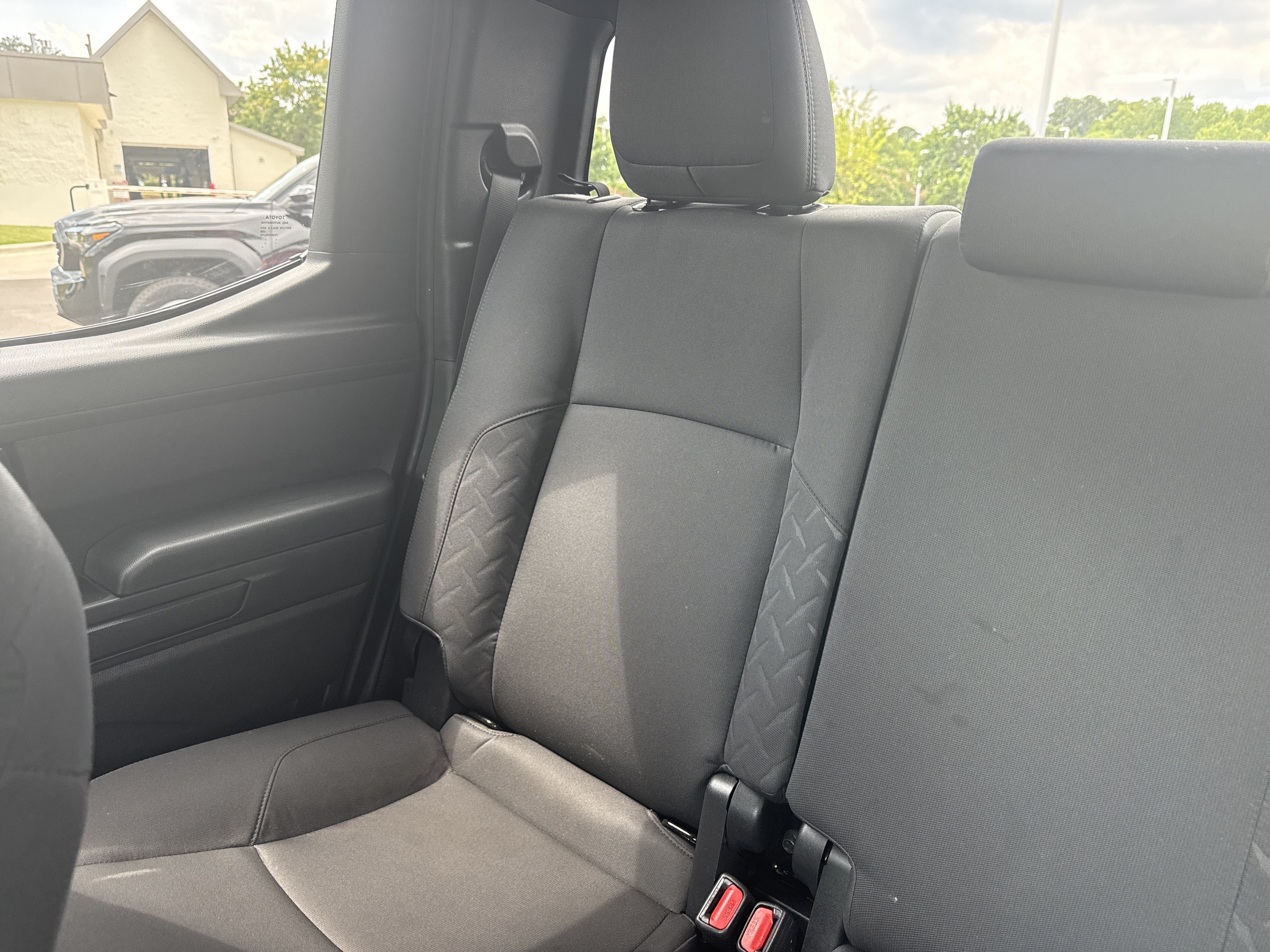 Used 2025 Toyota Tacoma SR5 AWD/4WD image 30