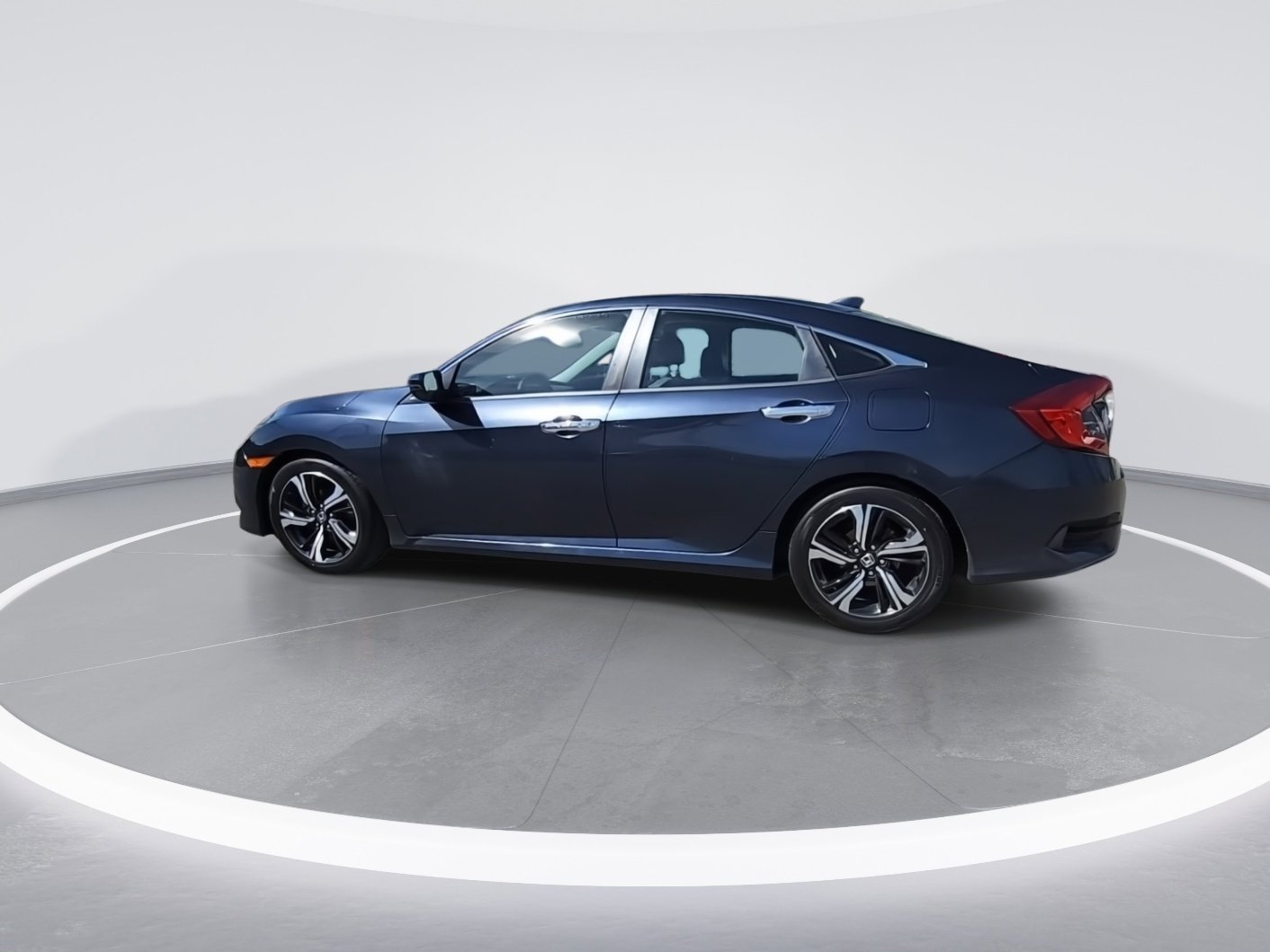 Used 2016 Honda Civic Touring image 5