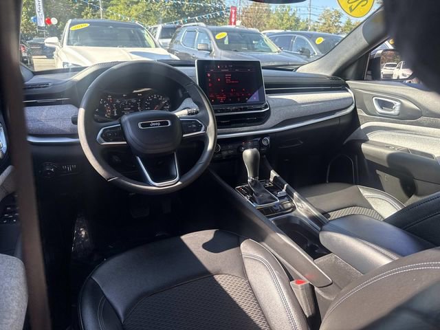 Used 2024 Jeep Compass Latitude image 16