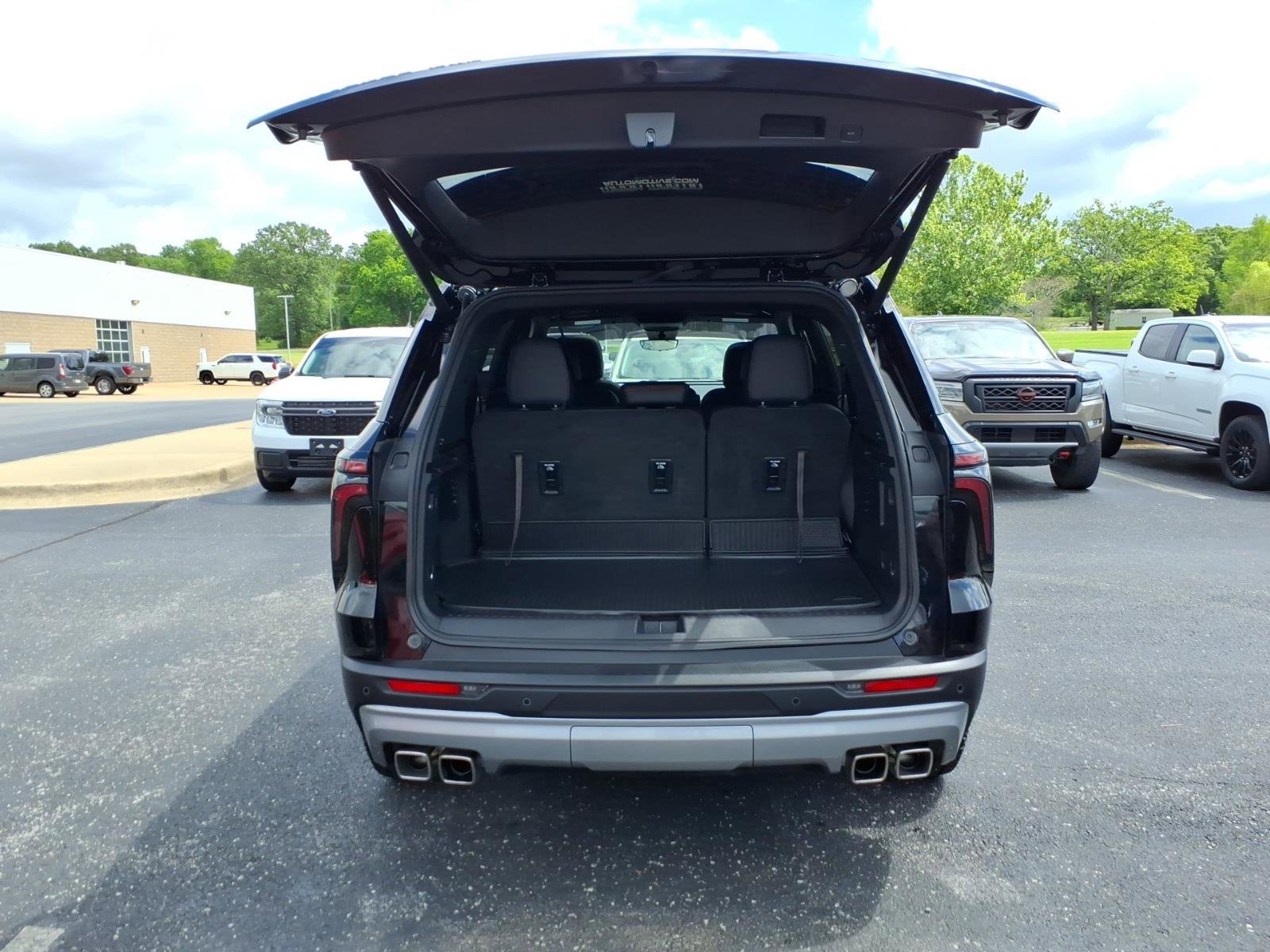 Used 2025 Chevrolet Traverse Z71 w/ Enhanced Driving Package AWD/4WD image 6