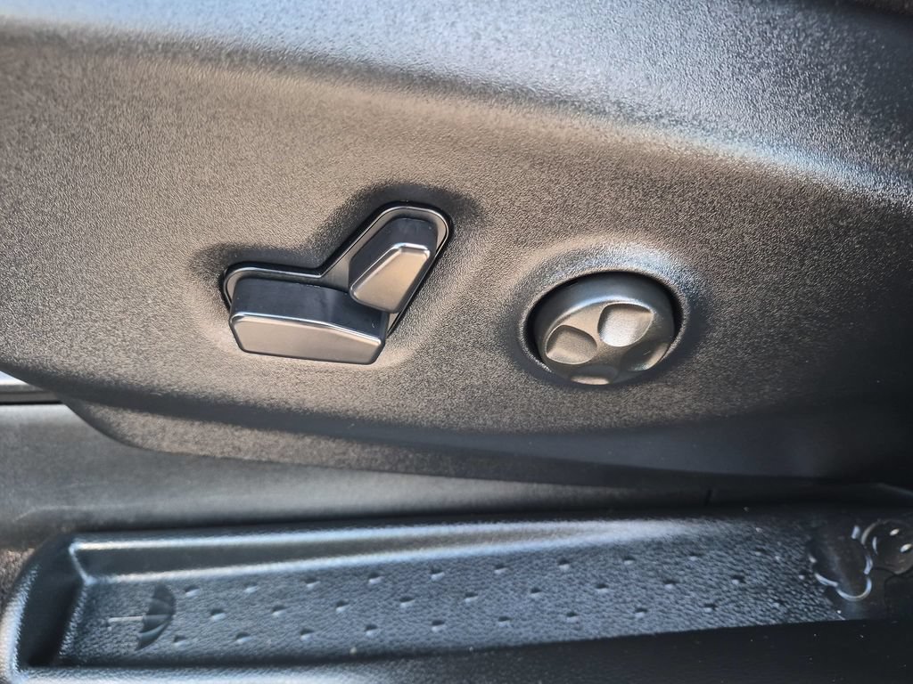 Used 2025 Chrysler Pacifica Select FWD image 15