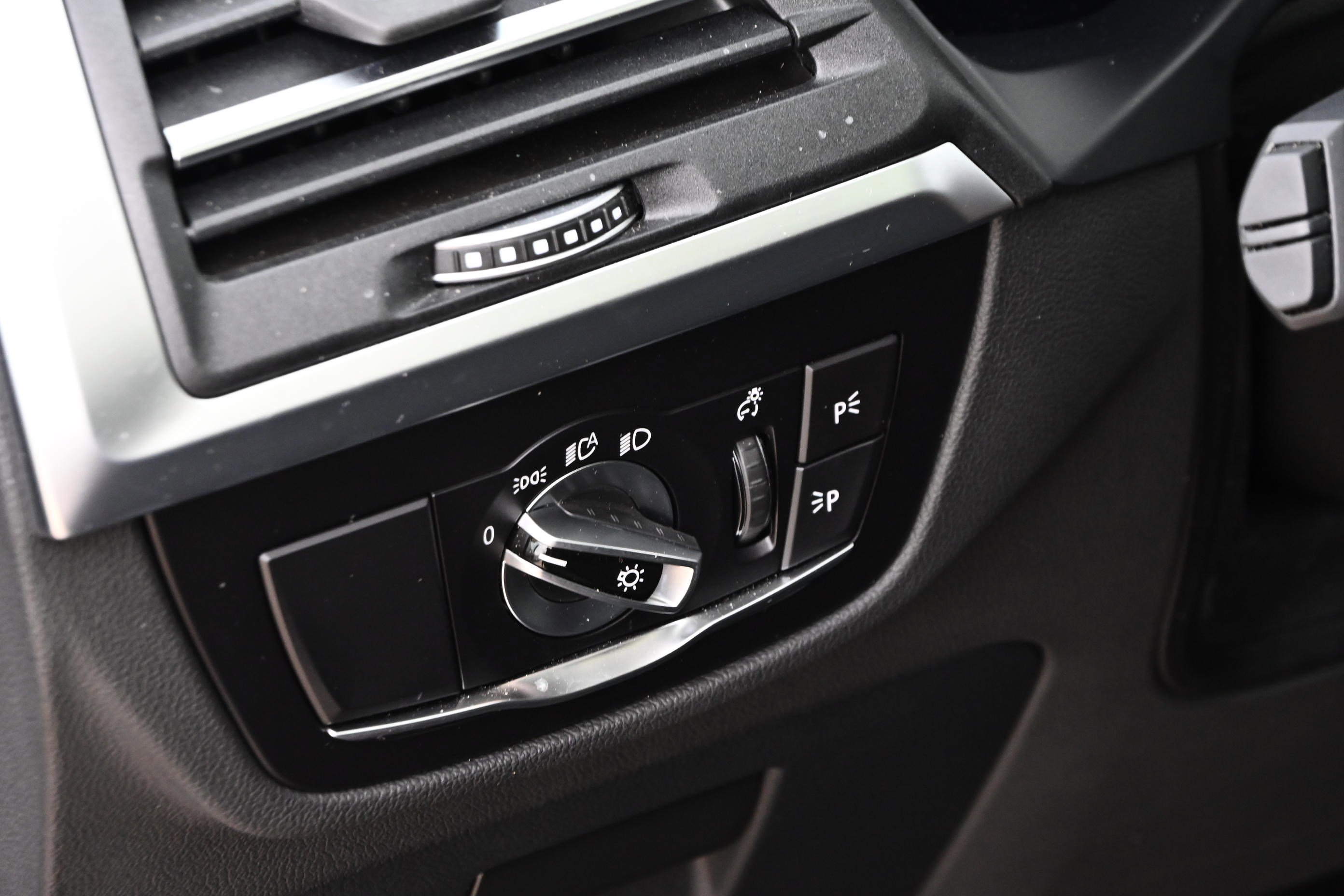 Certified 2025 BMW X4 xDrive30i image 22