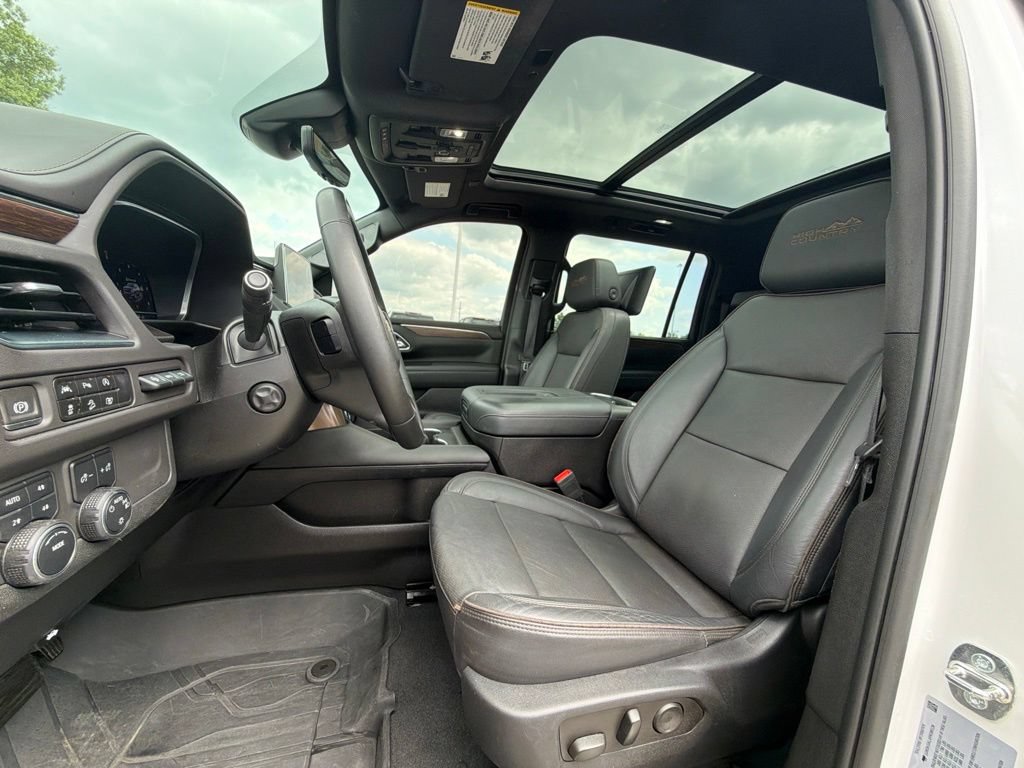Used 2023 Chevrolet Suburban High Country w/ Premium Package 2 AWD/4WD image 22