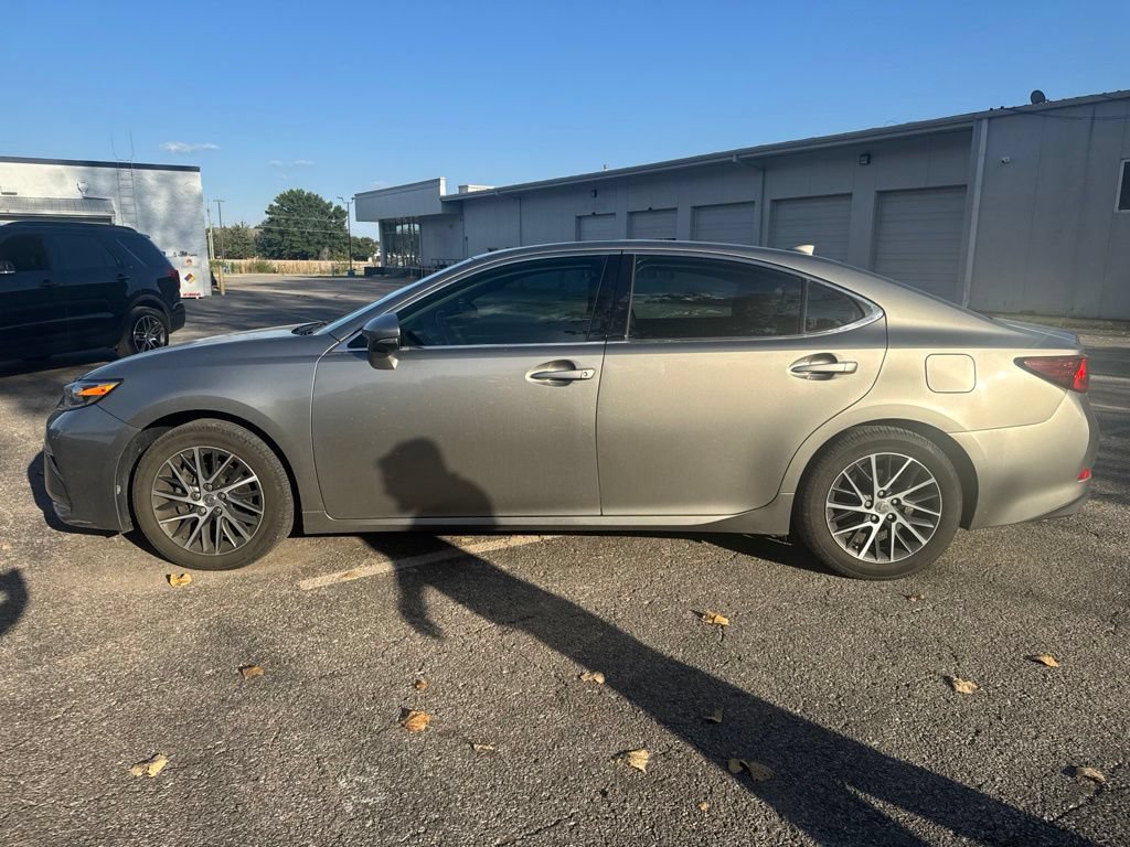 Used 2016 Lexus ES 350 w/ Premium Package w/Wood Trim FWD image 10