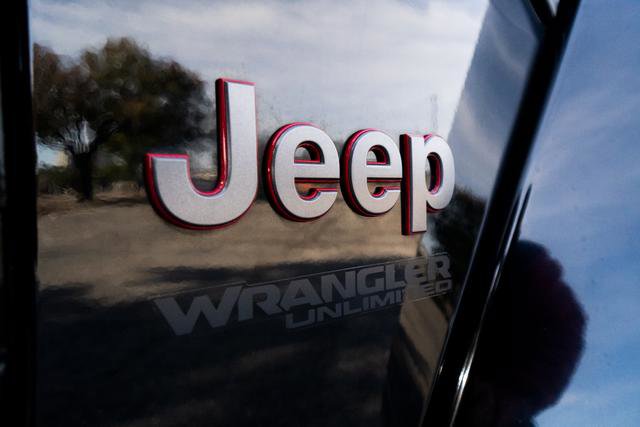 Used 2018 Jeep Wrangler Unlimited Rubicon w/ Dual Top Group image 43