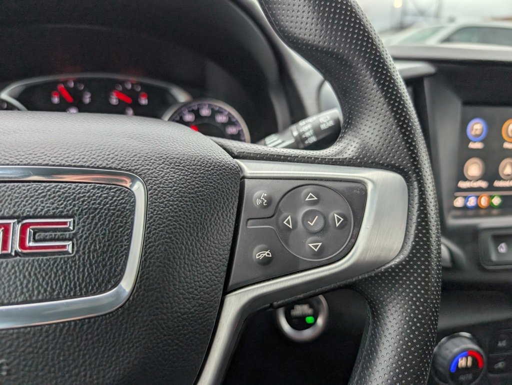 Used 2024 GMC Terrain SLE w/ Driver Convenience Package image 13