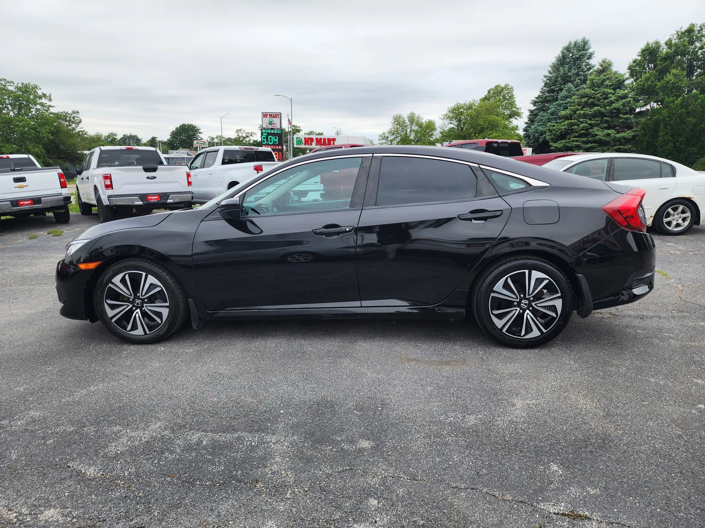 Used 2016 Honda Civic EX-T image 4
