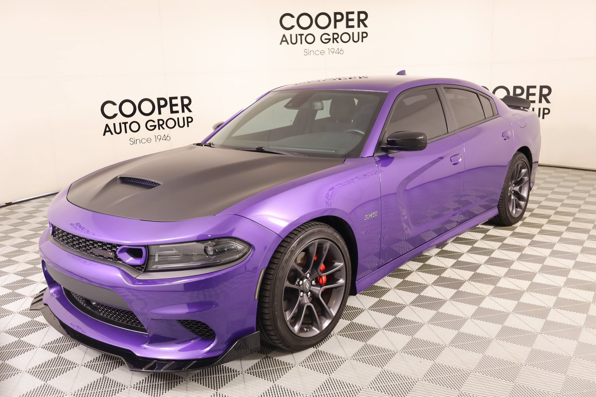 Used 2023 Dodge Charger R/T w/ Performance Handling Group RWD image 10