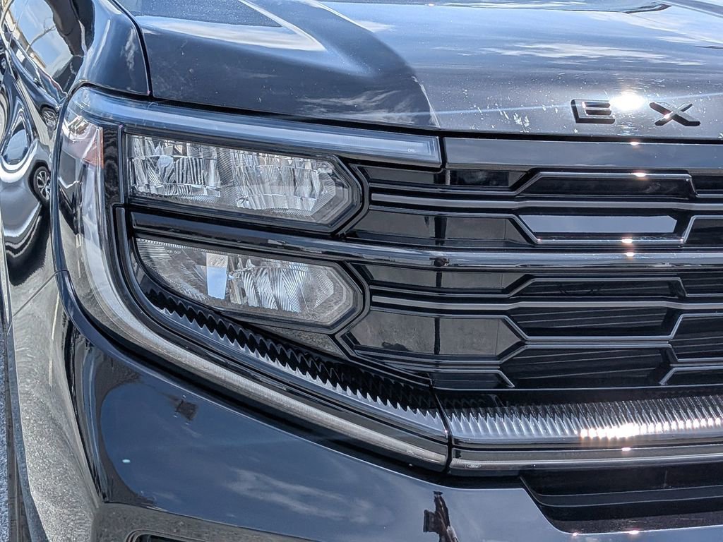 Used 2025 Ford Expedition Platinum w/ Stealth Appearance Package image 9