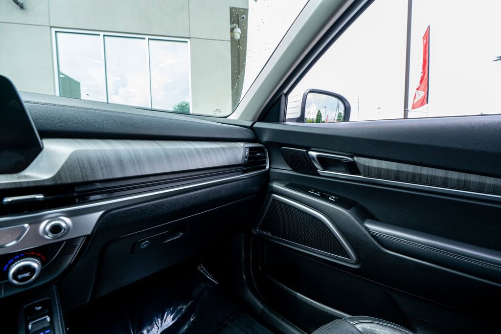 Used 2024 Kia Telluride EX w/ EX Captain's Chair Package FWD image 41