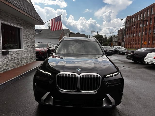 Used 2024 BMW X7 xDrive40i w/ Premium Package AWD/4WD image 2