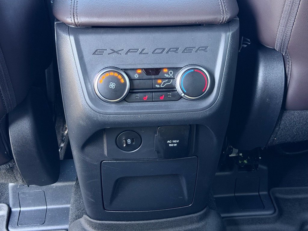 Certified 2025 Ford Explorer Platinum RWD image 16