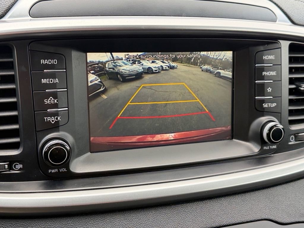Used 2020 Kia Sorento LX image 27