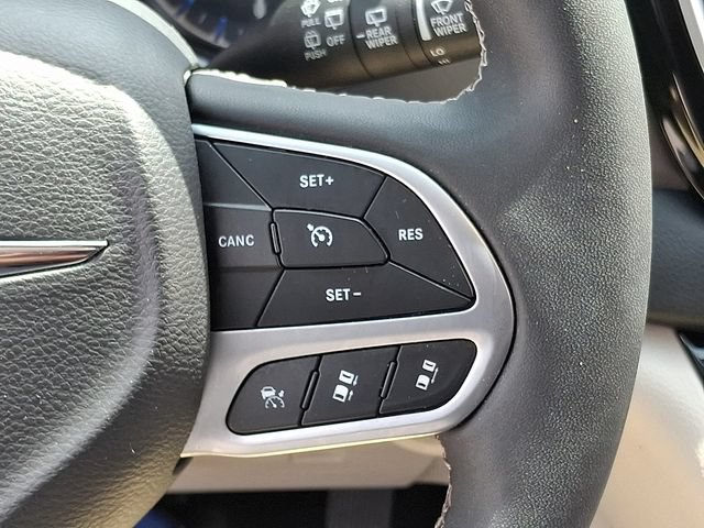 Certified 2024 Chrysler Pacifica Touring-L FWD image 24