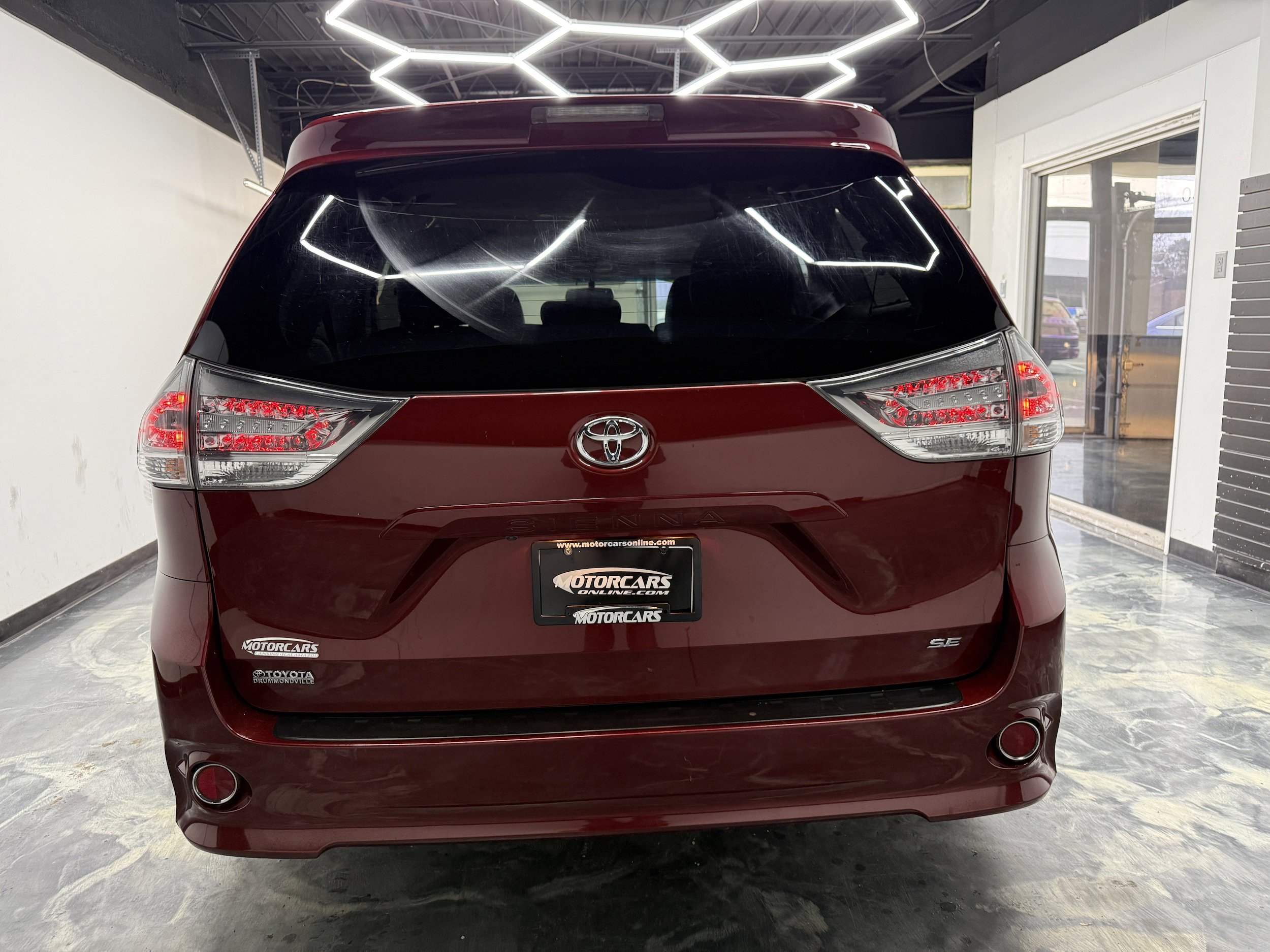 Used 2017 Toyota Sienna SE image 8