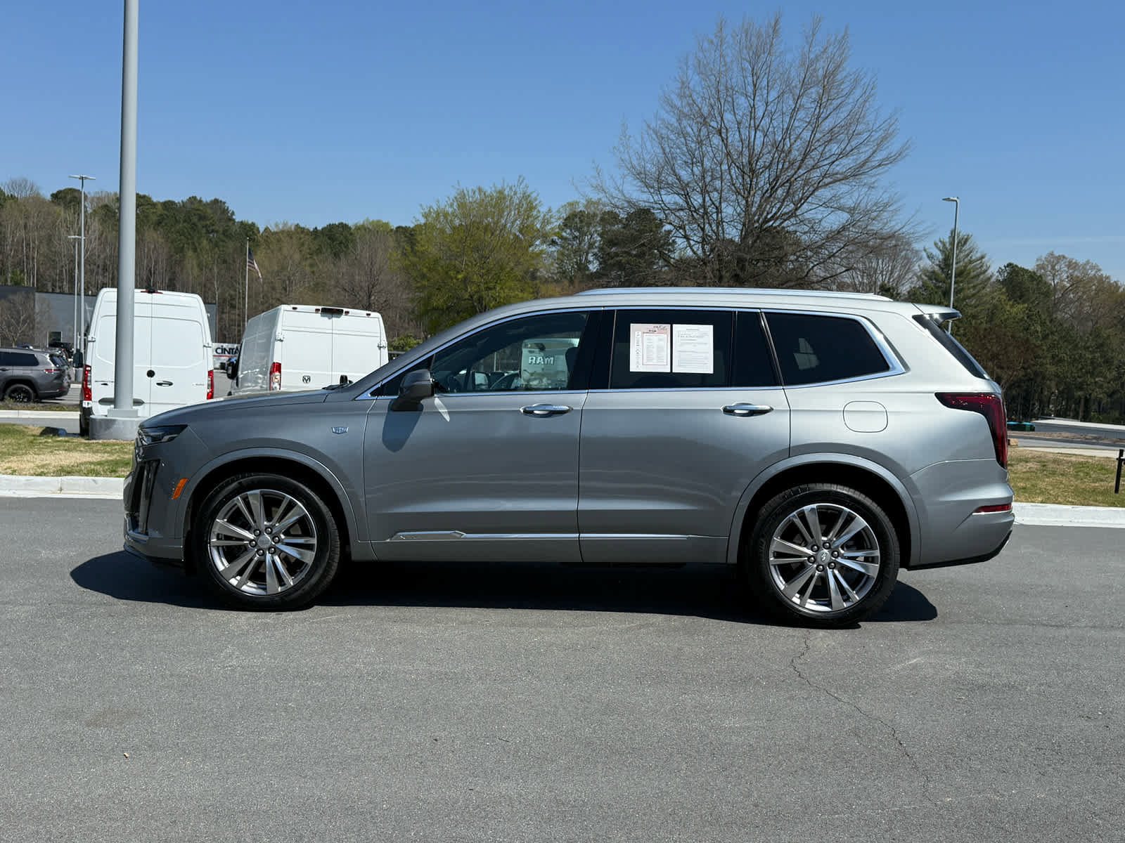 Used 2024 Cadillac XT6 Premium Luxury FWD image 2