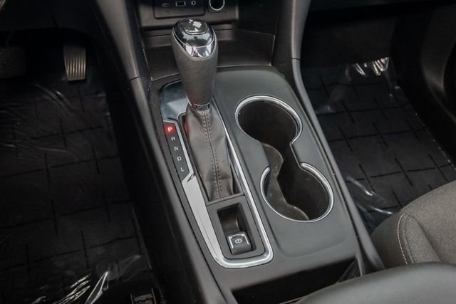 Used 2020 Chevrolet Equinox LT w/ Driver Convenience Package image 19