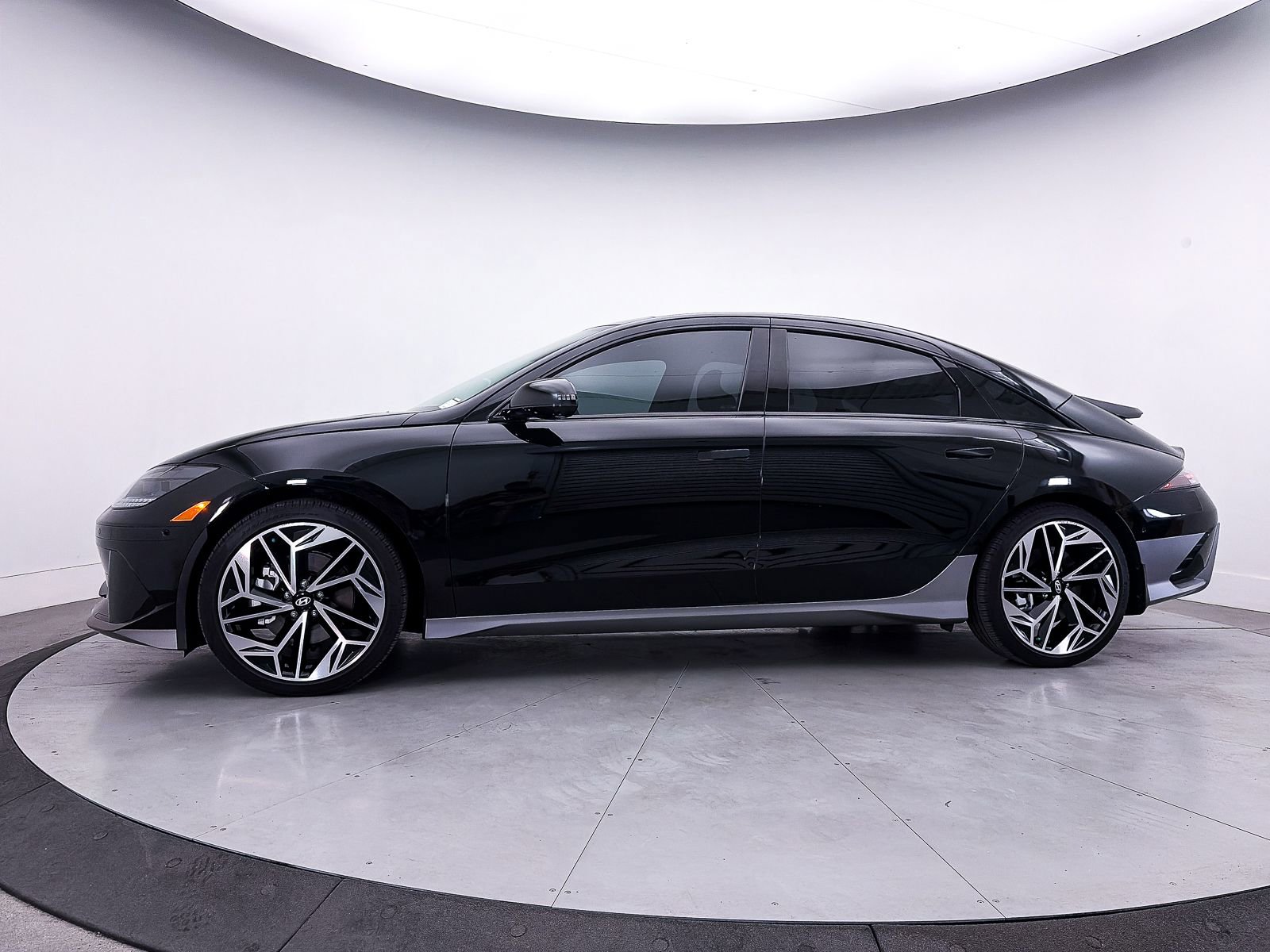 Used 2024 Hyundai Ioniq 6 Limited RWD image 42