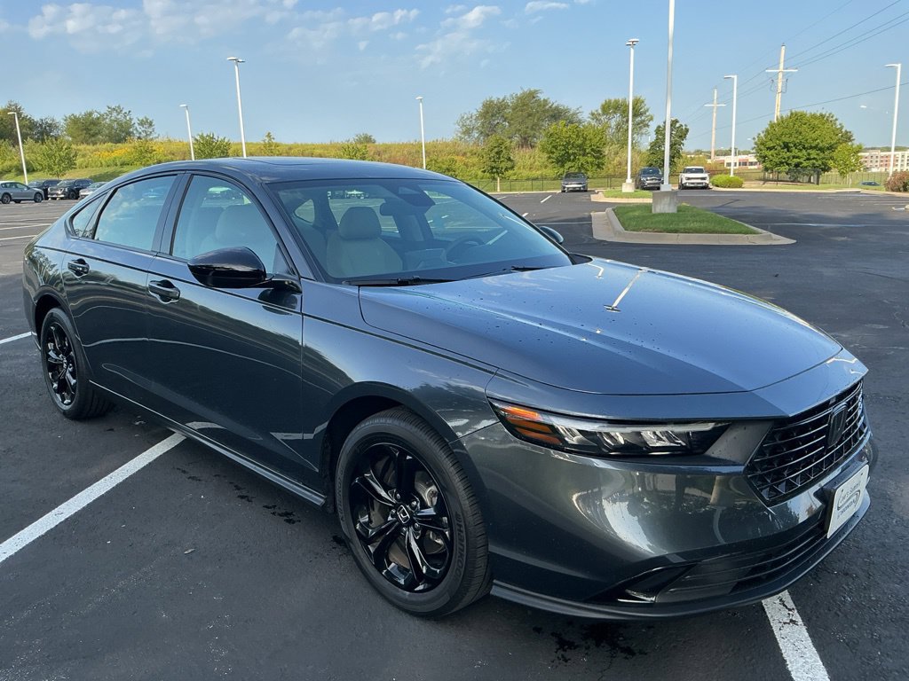 Used 2025 Honda Accord SE image 16