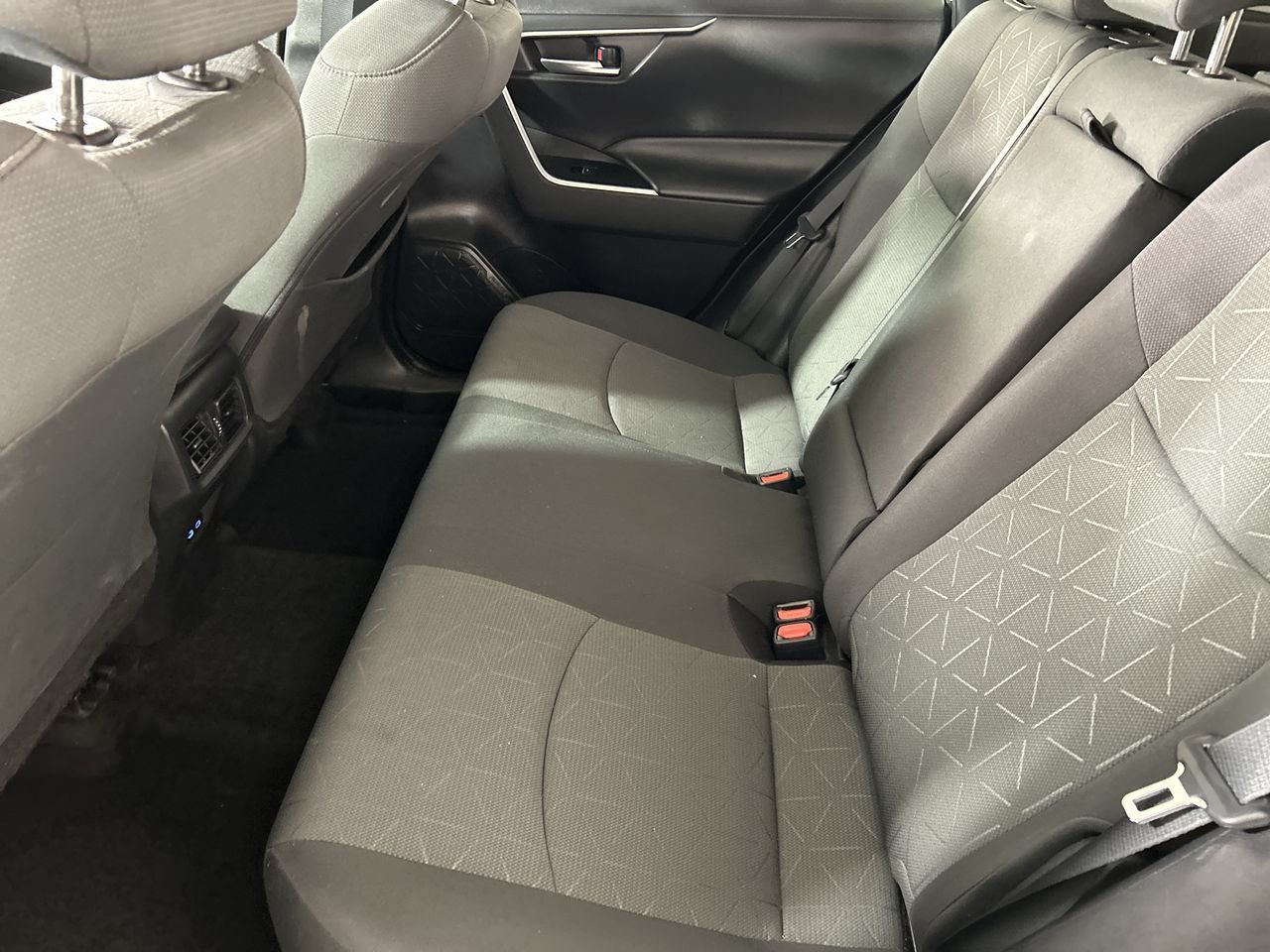 Used 2022 Toyota RAV4 XLE w/ Convenience Package FWD image 24