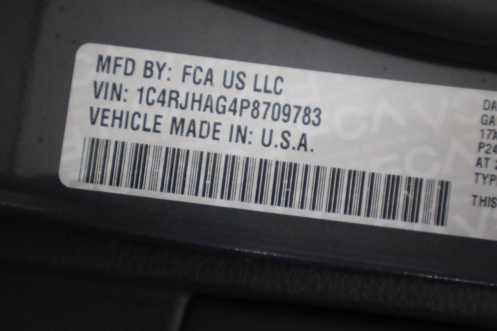 Used 2023 Jeep Grand Cherokee Laredo image 36