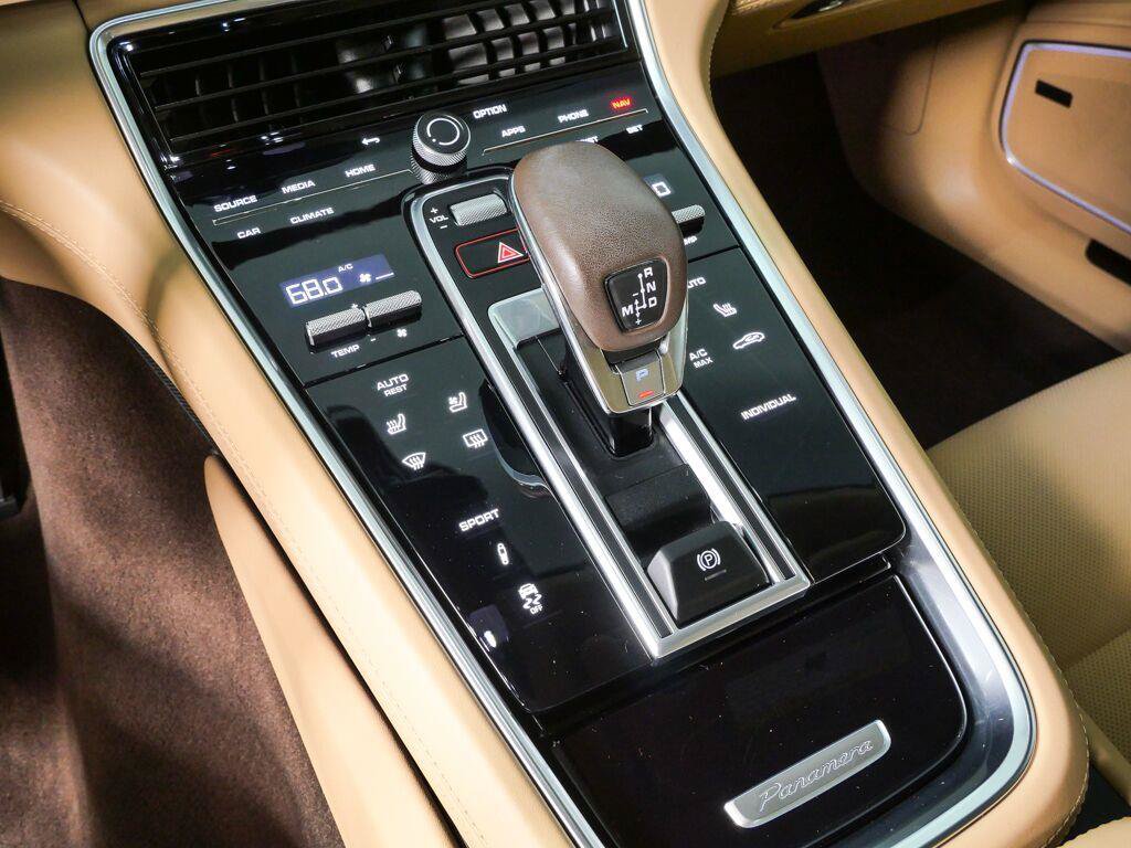Certified 2023 Porsche Panamera 4 Platinum Edition AWD/4WD image 19