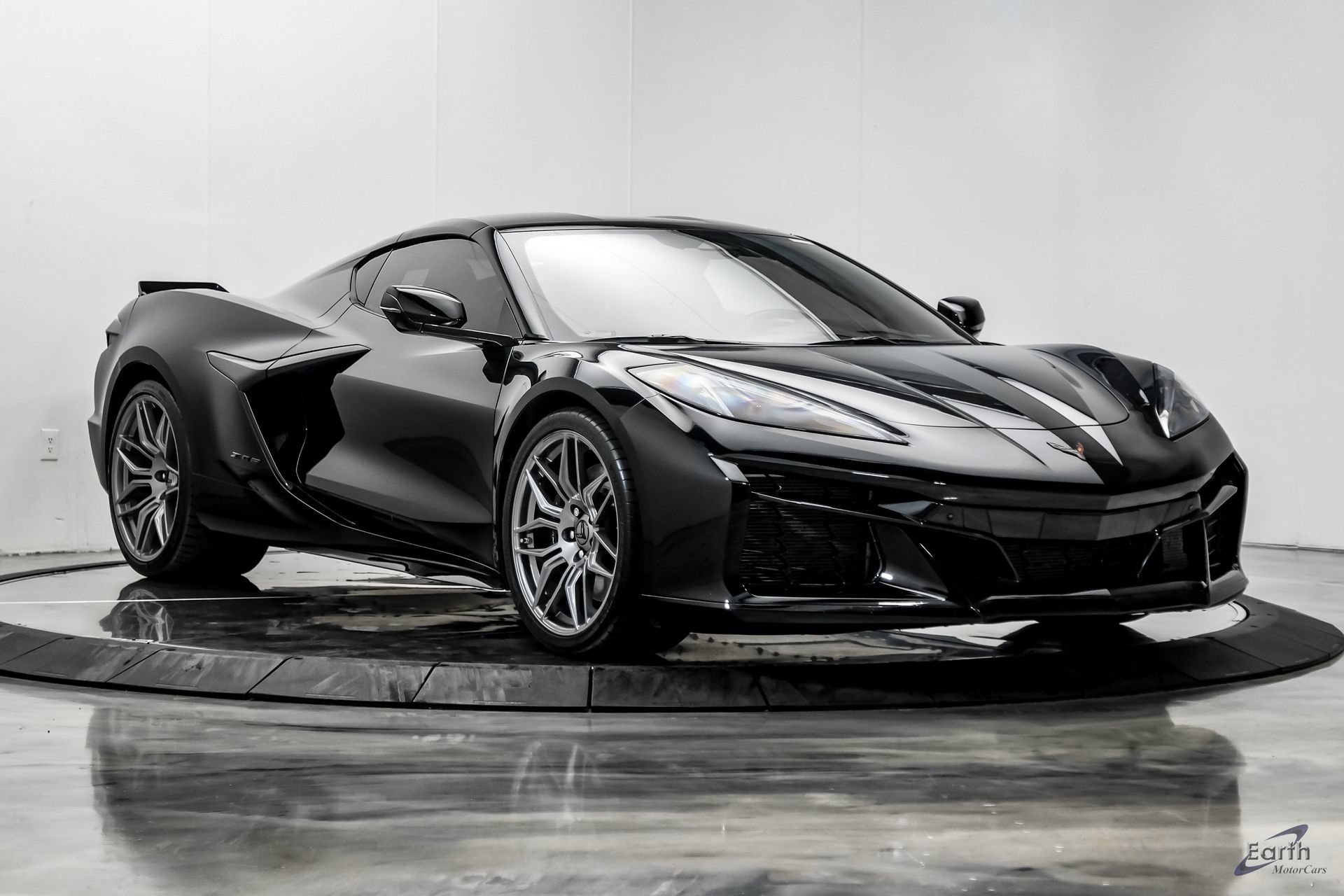 Used 2024 Chevrolet Corvette Z06 RWD image 32