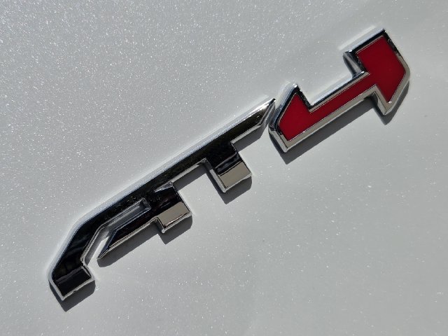 Used 2026 GMC Acadia AT4 w/ Luxury Package AWD/4WD image 9