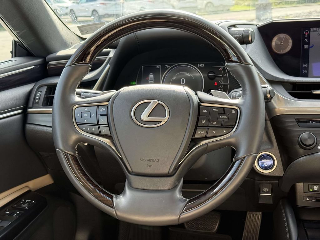 Used 2020 Lexus ES 300h w/ Accessory Package FWD image 9