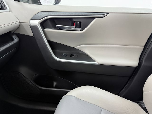 Used 2022 Toyota RAV4 XLE Premium image 24