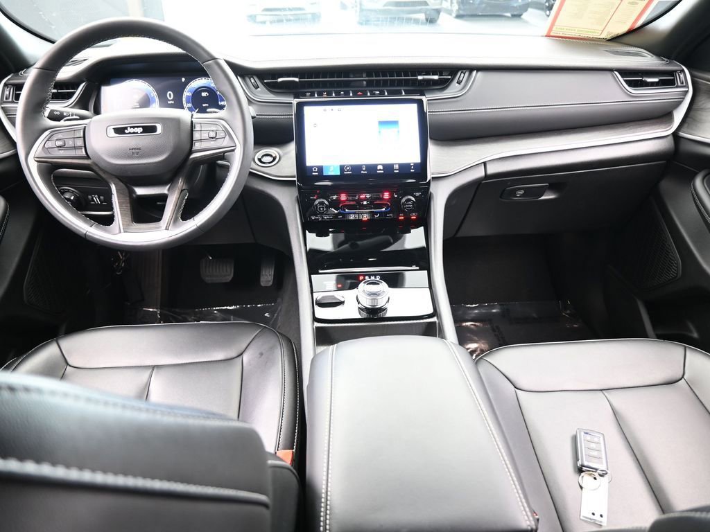 Used 2024 Jeep Grand Cherokee Limited w/ Black Appearance Package image 38