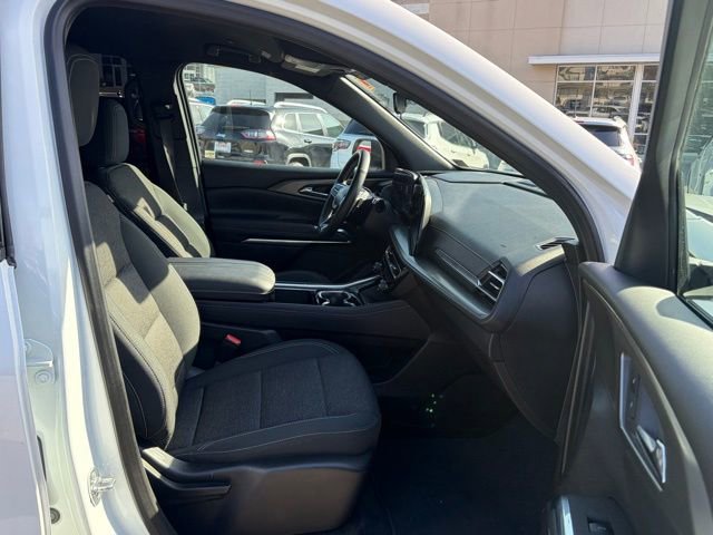 Used 2025 Chevrolet Traverse LT image 27