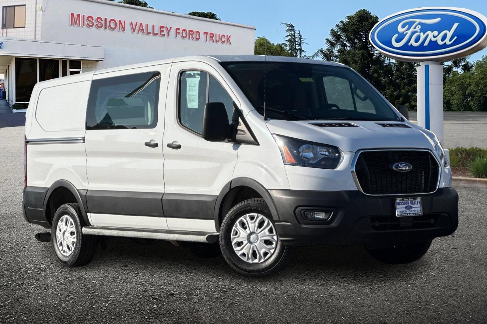 Used 2025 Ford Transit 250 Low Roof w/ Exterior Upgrade Package RWD image 2