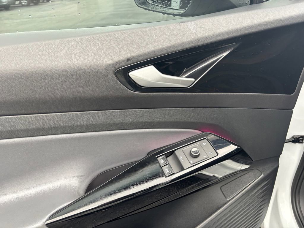 Used 2021 Volkswagen ID.4 Pro image 16