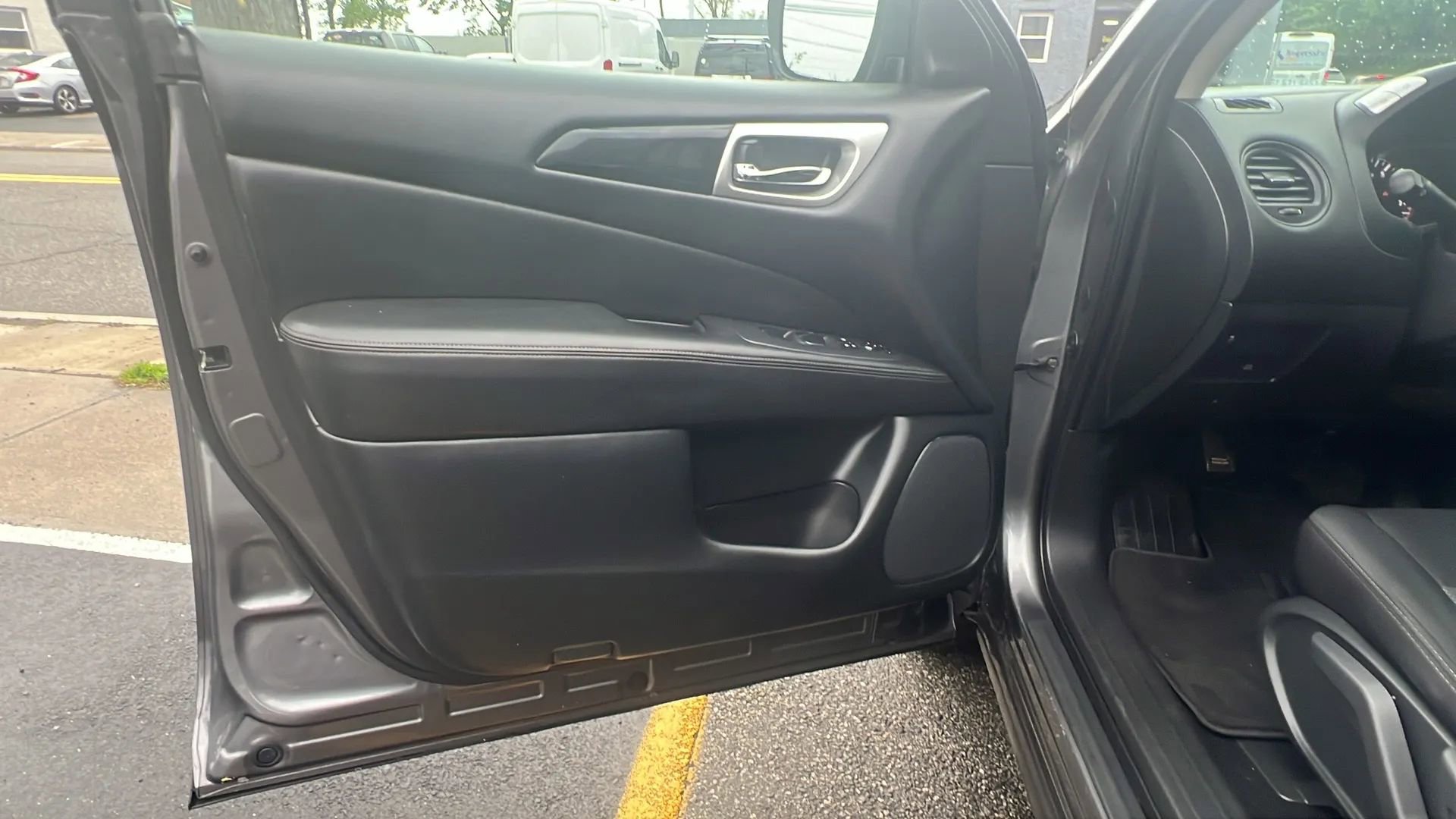 Used 2019 Nissan Pathfinder S image 22